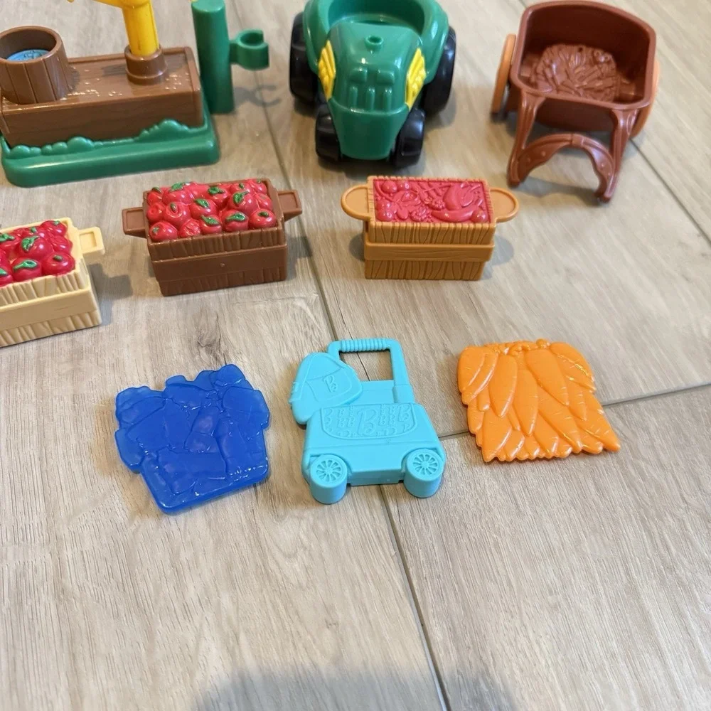 Little People Fisher Price Lot Of Accessories Pump & Gate Tractor Berries Carrot